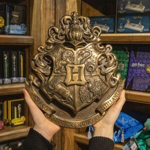 The Noble Collection Harry Potter Hogwarts Crest Wall Plaque NIB Shield Display